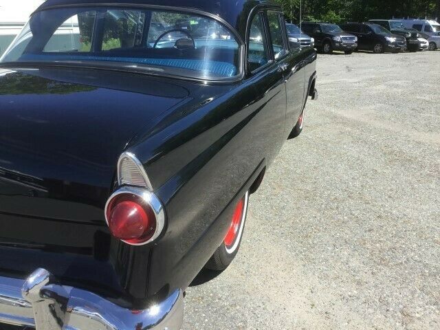 Ford Fairlane 1955 image number 19