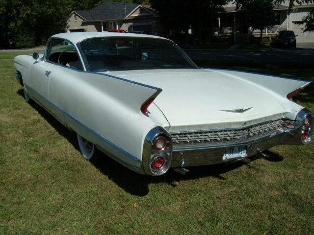 Cadillac DeVille 1960 image number 1