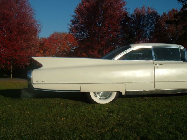 Cadillac DeVille 1960 image number 11