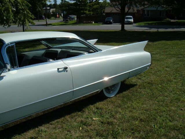 Cadillac DeVille 1960 image number 4