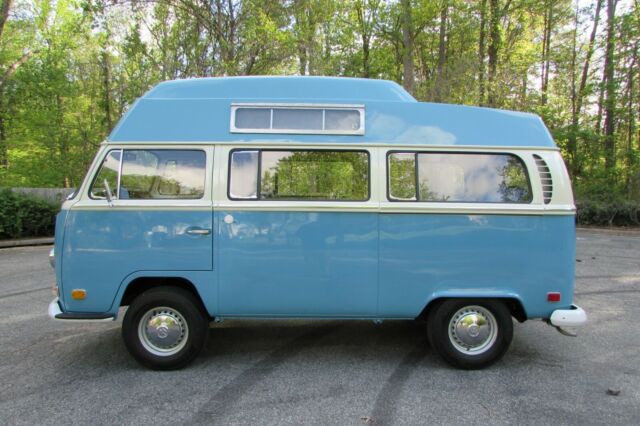 Volkswagen Bus/Vanagon 1971 image number 1