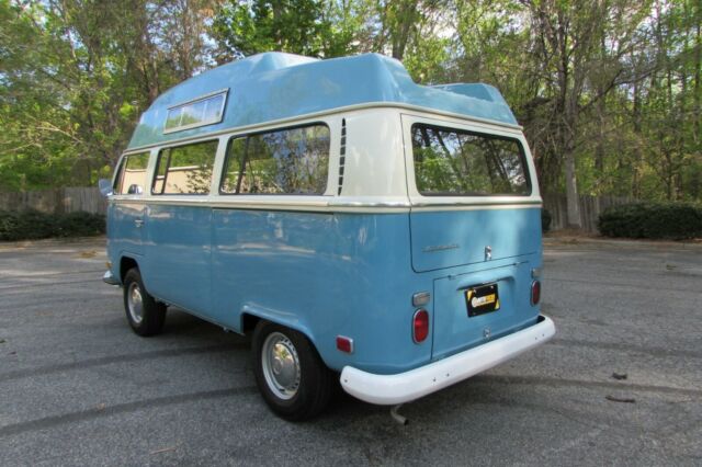 Volkswagen Bus/Vanagon 1971 image number 2