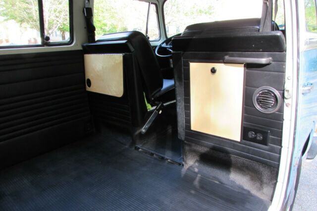 Volkswagen Bus/Vanagon 1971 image number 20