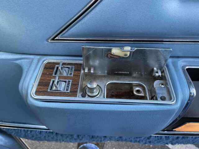 Chrysler New Yorker Brougham 1977 image number 28