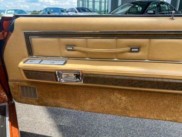 Lincoln Continental 1976 image number 10