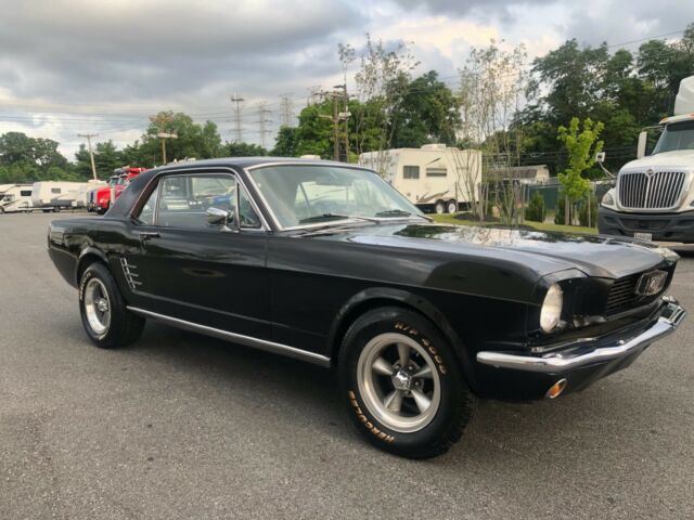 Ford Mustang 1966 image number 18