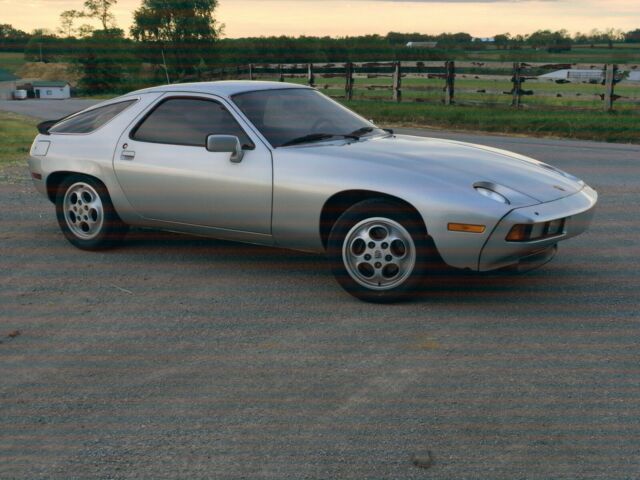 Porsche 928 1979 image number 0