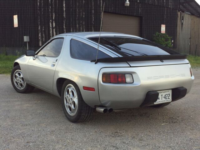 Porsche 928 1979 image number 10