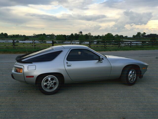 Porsche 928 1979 image number 28