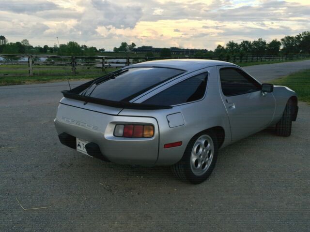 Porsche 928 1979 image number 29