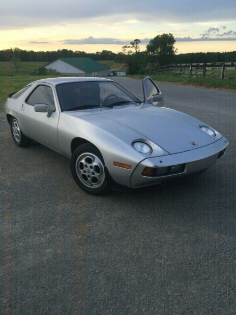 Porsche 928 1979 image number 3