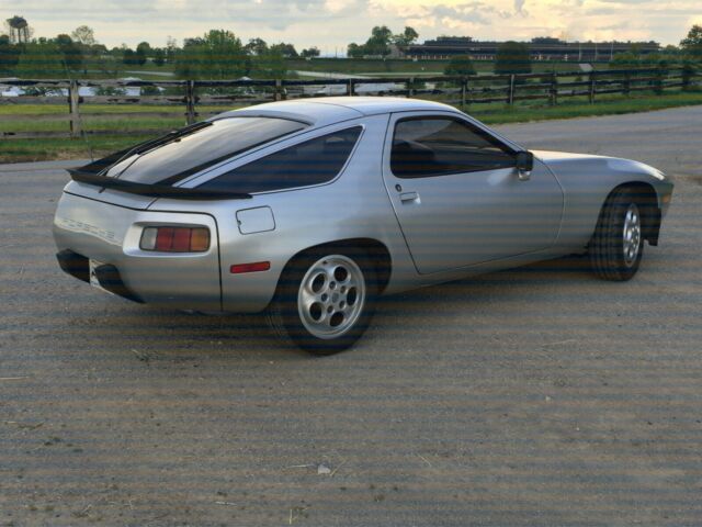 Porsche 928 1979 image number 30