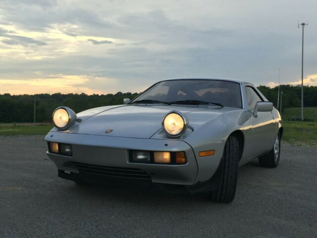 Porsche 928 1979 image number 35