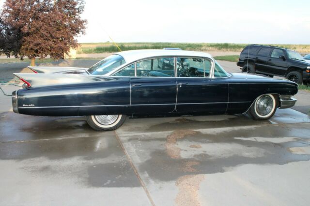 Cadillac DeVille 1960 image number 16