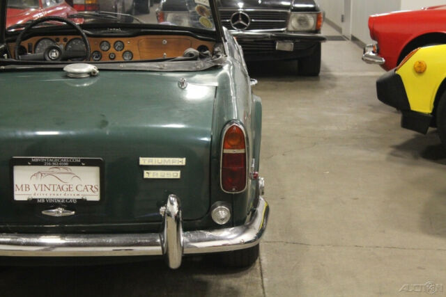 Triumph TR250 1968 image number 30