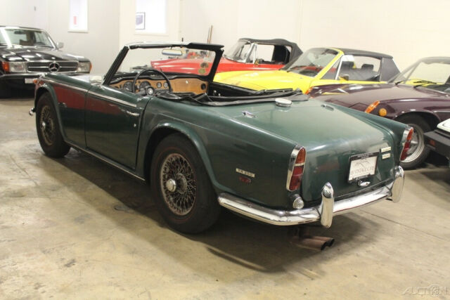 Triumph TR250 1968 image number 33