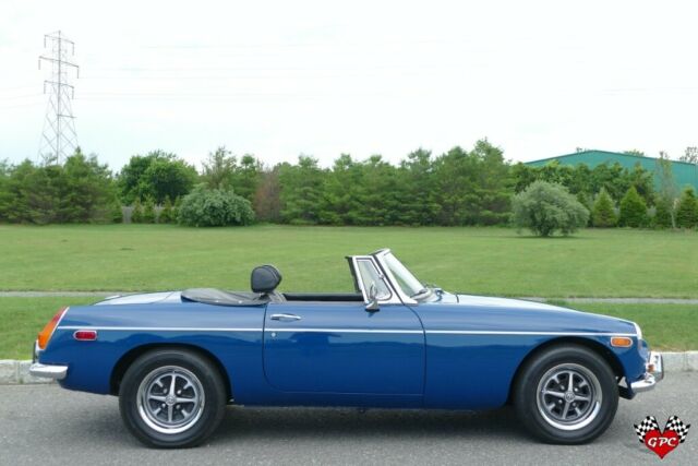 MG MGB 1973 image number 2