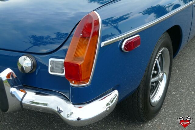 MG MGB 1973 image number 23