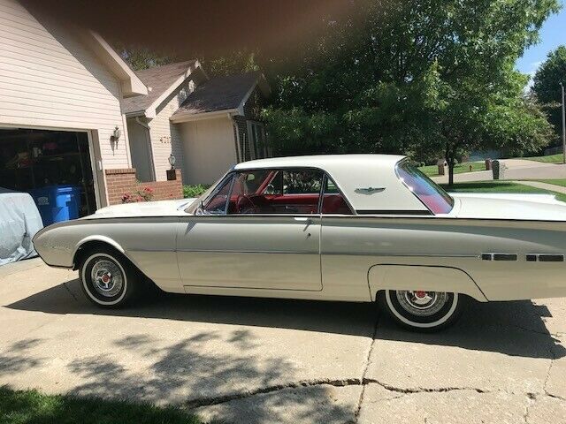 Ford Thunderbird 1962 image number 1