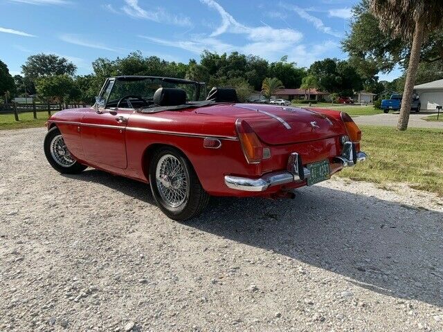 MG MGB 1970 image number 2