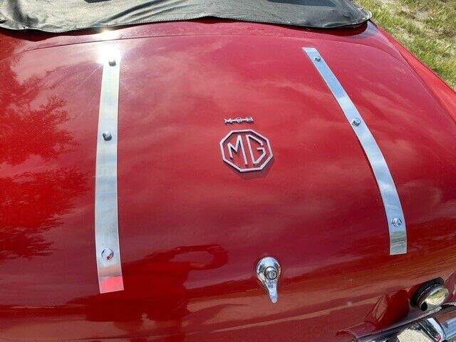 MG MGB 1970 image number 5