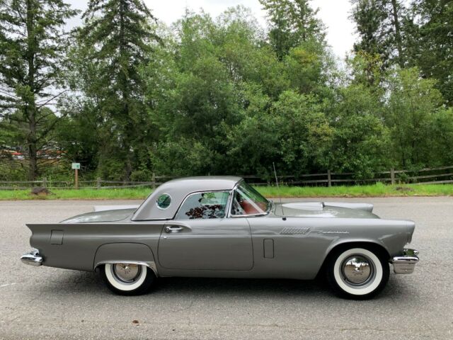 Ford Thunderbird 1957 image number 0