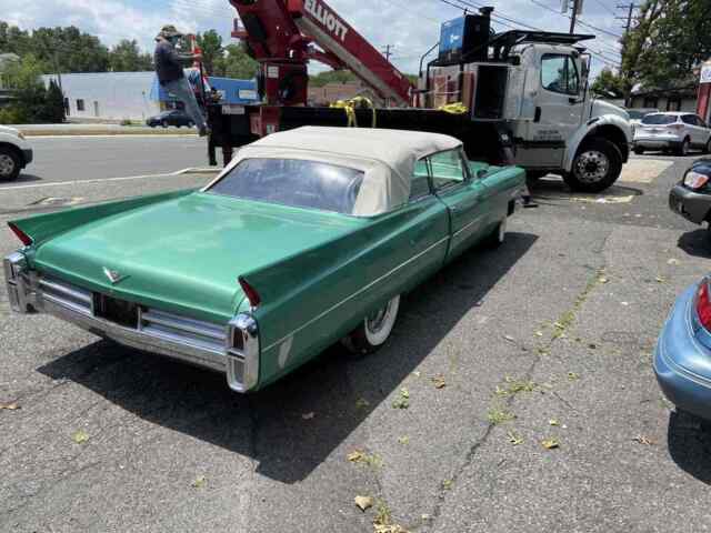 Cadillac DeVille Convertible 1963 image number 0