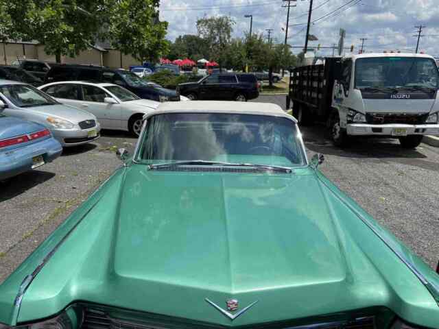 Cadillac DeVille Convertible 1963 image number 13