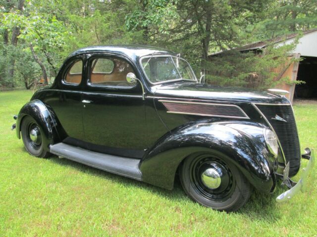 Ford BUSINESS COUPE 2 DOOR 1937 image number 1