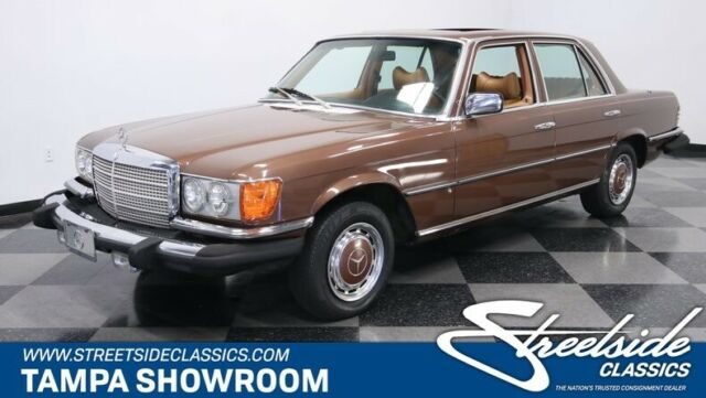 Mercedes-Benz 200-Series 1977 image number 24