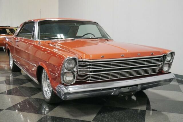 Ford Galaxie 1966 image number 18