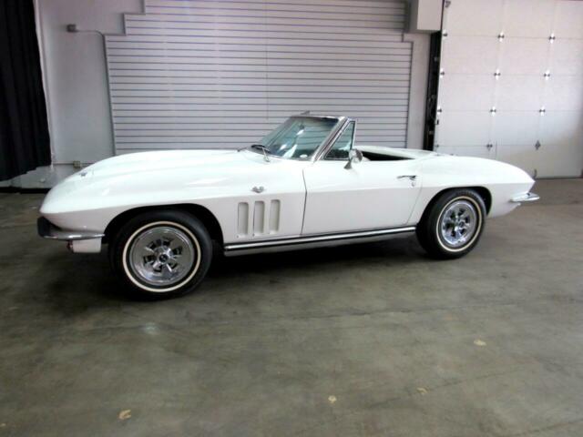 Chevrolet Corvette 1965 image number 17