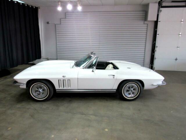 Chevrolet Corvette 1965 image number 18