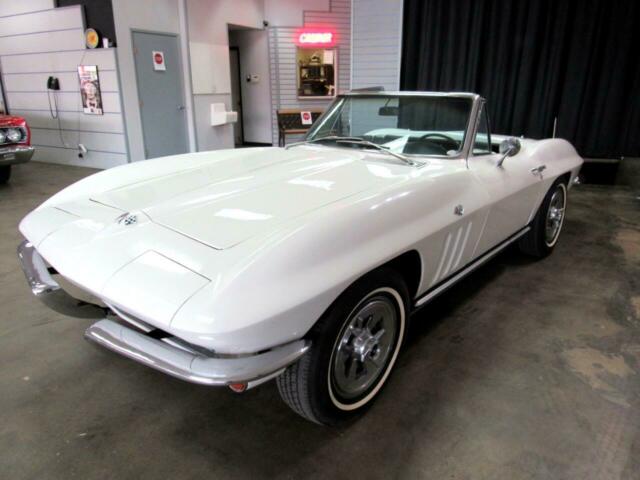 Chevrolet Corvette 1965 image number 21