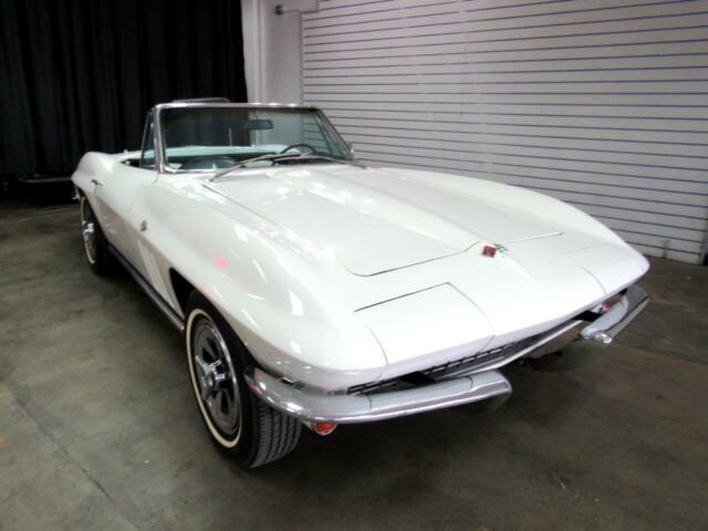 Chevrolet Corvette 1965 image number 23