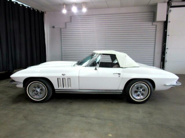 Chevrolet Corvette 1965 image number 25