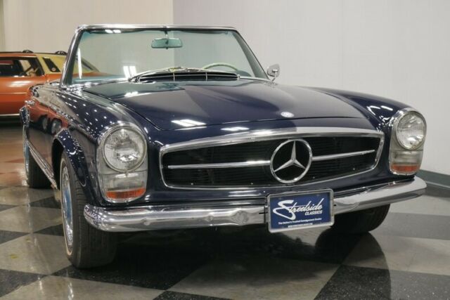 Mercedes-Benz 200-Series 1966 image number 18