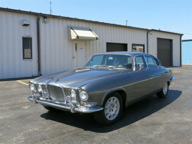 Jaguar Mark X 1965 image number 0