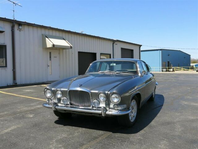 Jaguar Mark X 1965 image number 17