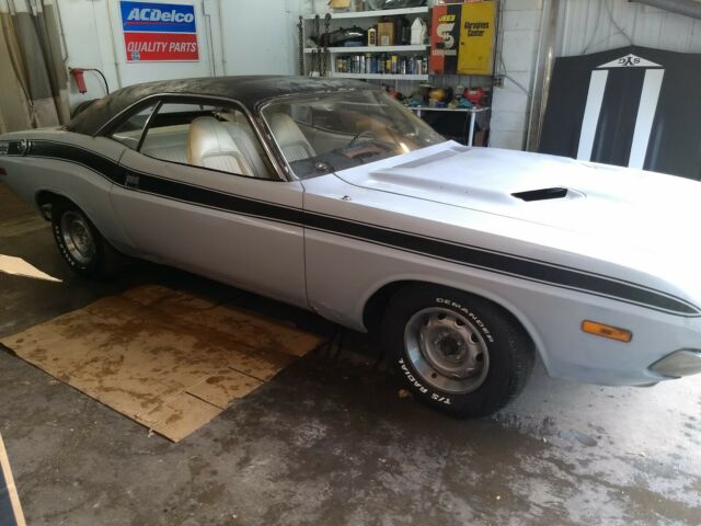 Dodge Challenger 1972 image number 26