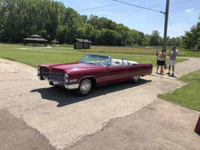 Cadillac DeVille Convertible 1966 image number 0