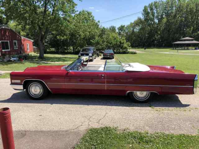 Cadillac DeVille Convertible 1966 image number 1