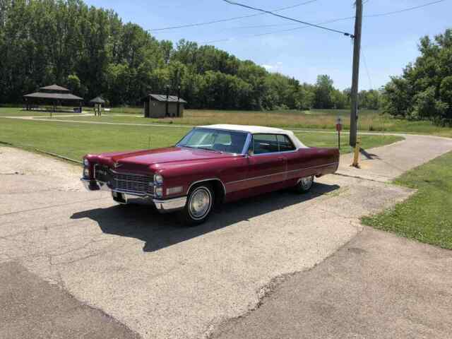 Cadillac DeVille Convertible 1966 image number 25