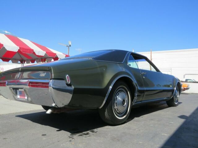 Oldsmobile Toronado 1968 image number 10