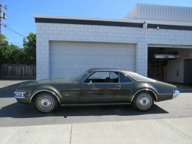 Oldsmobile Toronado 1968 image number 2