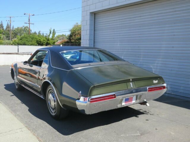 Oldsmobile Toronado 1968 image number 28