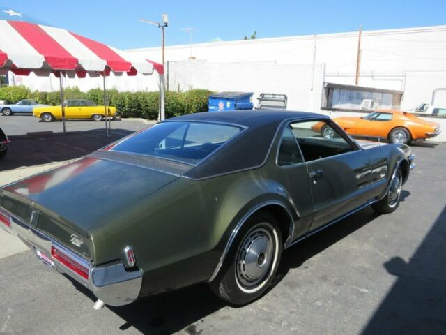 Oldsmobile Toronado 1968 image number 33