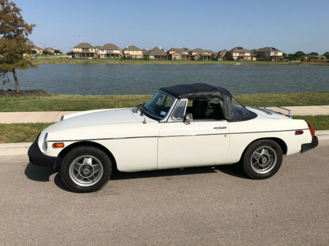 MG MGB 1977 image number 0