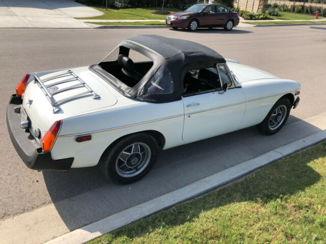 MG MGB 1977 image number 21