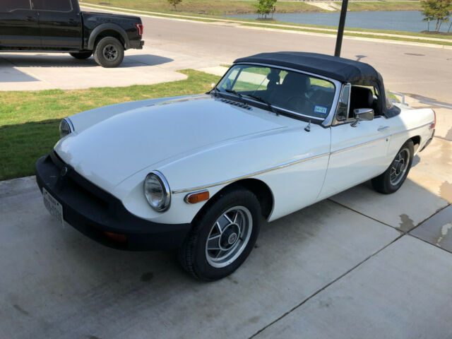 MG MGB 1977 image number 22